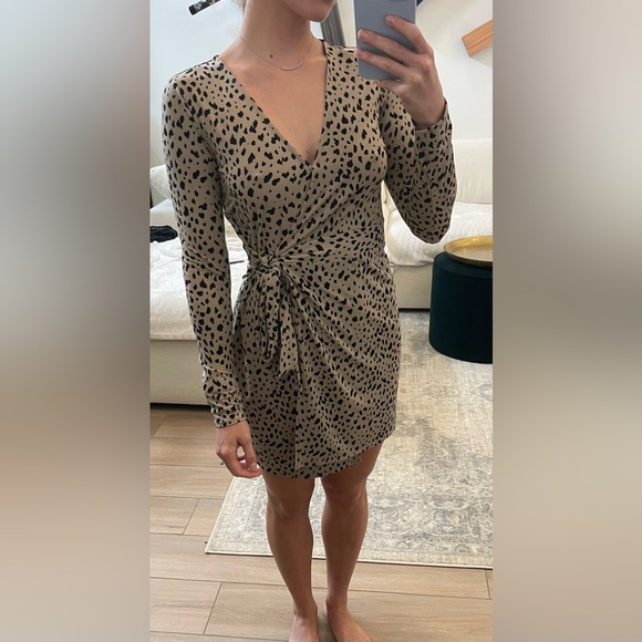 Boutique Long-sleeve Cheetah Print Wrap Dress - Picture 2 of 4
